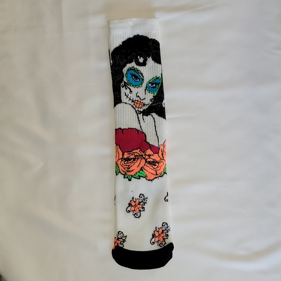 HALLOWEEN--DAY OF THE DEATH--NICE CREW SOCKS SET OF 3 PAIRS (NWOT) - Picture 3 of 4